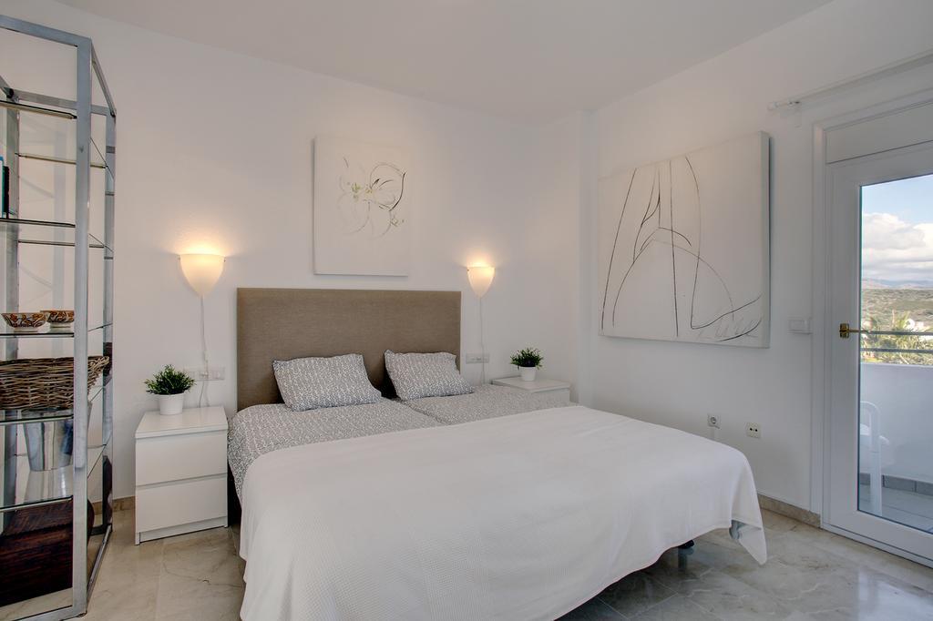 Sunny Golf Apartment Estepona Buitenkant foto
