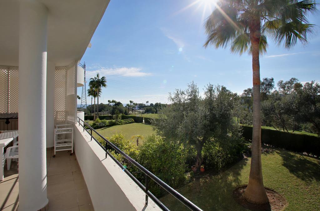 Sunny Golf Apartment Estepona Buitenkant foto